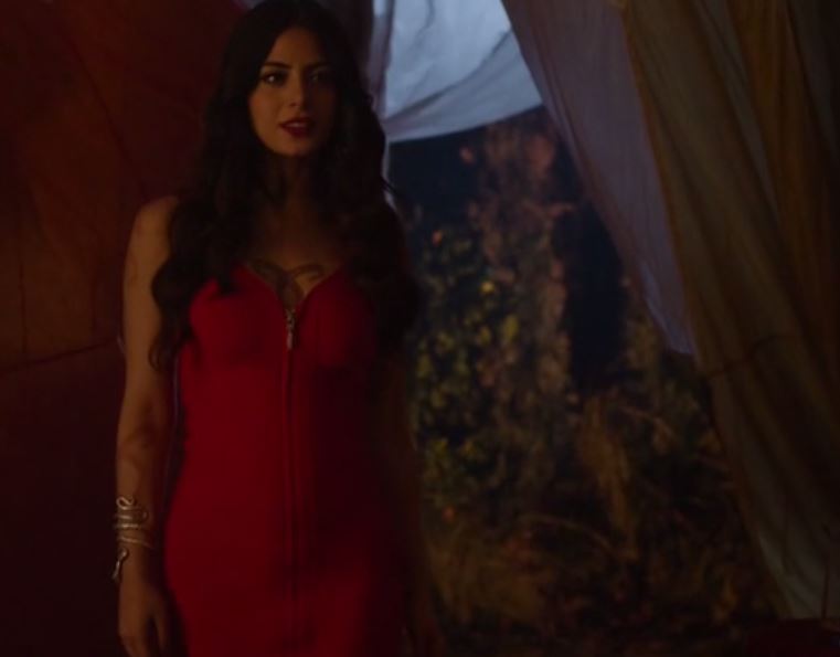 Izzy Lightwood Emeraude Toubia3